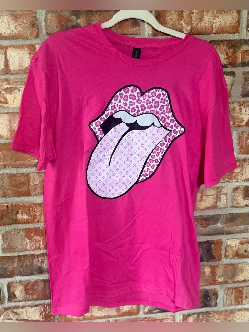 Gildan Hot Pink Graphic Tee with Leopard Tongue Design